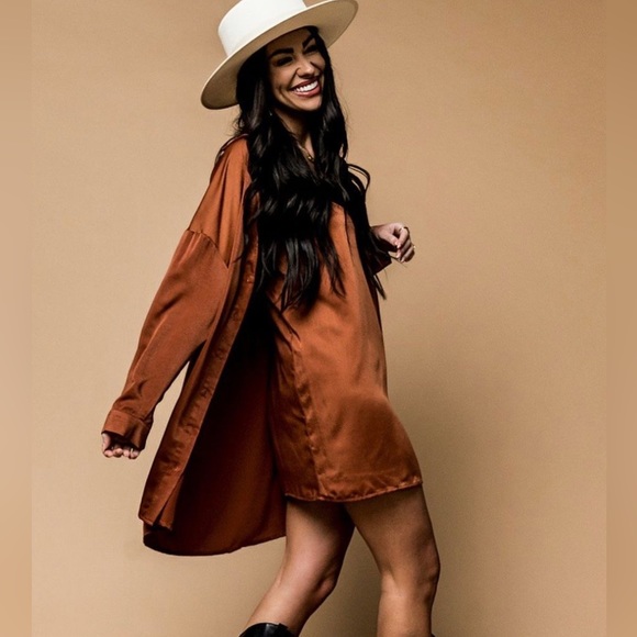 She Has Arrived Satin Duster + Dress Set - Picture 2 of 6